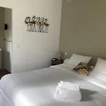 Le Patio, D Hotes Pour Adultes En Camargue, Possibilite De Naturisme A La Piscine, فندق مبيت وإفطار ايمارغوس