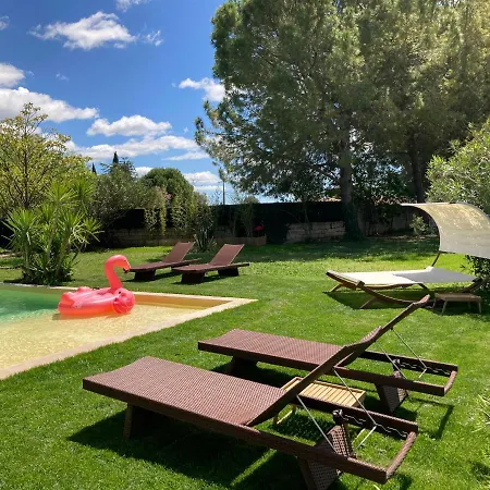 Le Patio, D Hôtes Pour Adultes En Camargue, Possibilité De Naturisme à La Piscine,