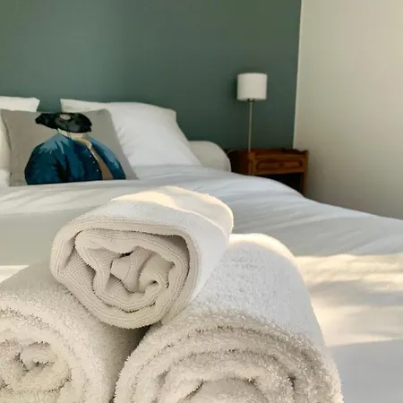Le Patio, D Hôtes Pour Adultes En Camargue, Possibilité De Naturisme à La Piscine, Bed and breakfast Aimargues