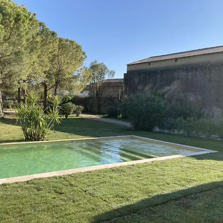 Bed and breakfast Le Patio, D Hôtes Pour Adultes En Camargue, Possibilité De Naturisme à La Piscine, 4*