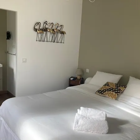 Le Patio, D Hotes Pour Adultes En Camargue, Possibilite De Naturisme A La Piscine, Nocleg ze śniadaniem Aimargues