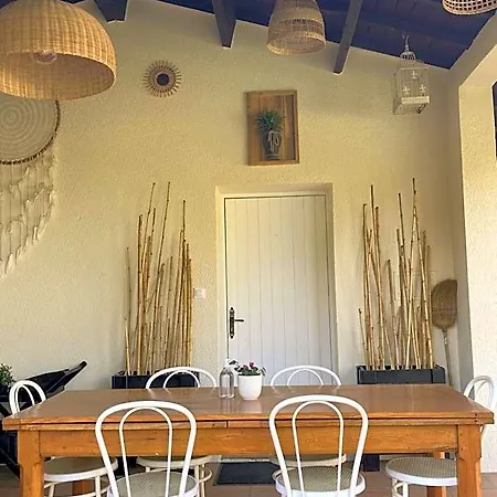 Le Patio, D Hotes Pour Adultes En Camargue, Possibilite De Naturisme A La Piscine, 4* Aimargues