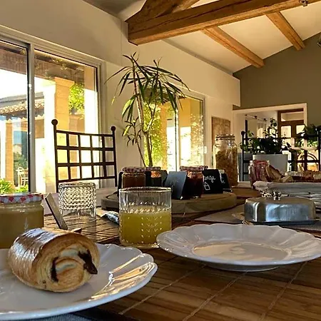 Le Patio, D Hotes Pour Adultes En Camargue, Possibilite De Naturisme A La Piscine,
